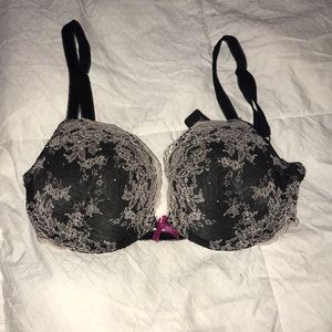 Black and white Victoria’s Secret lace bra 34DD